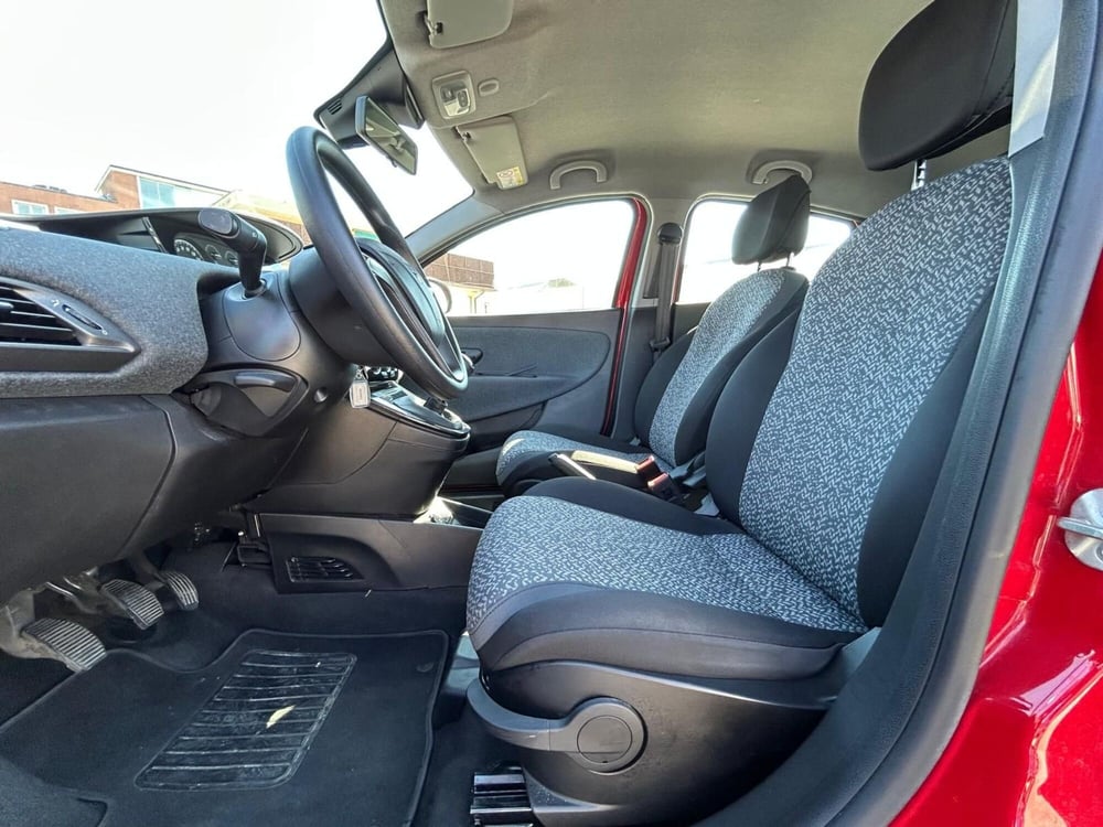 Lancia Ypsilon usata a Salerno (6)