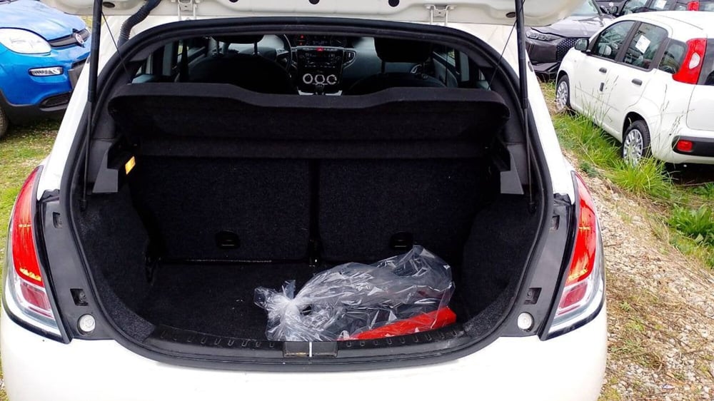 Lancia Ypsilon usata a Salerno (11)