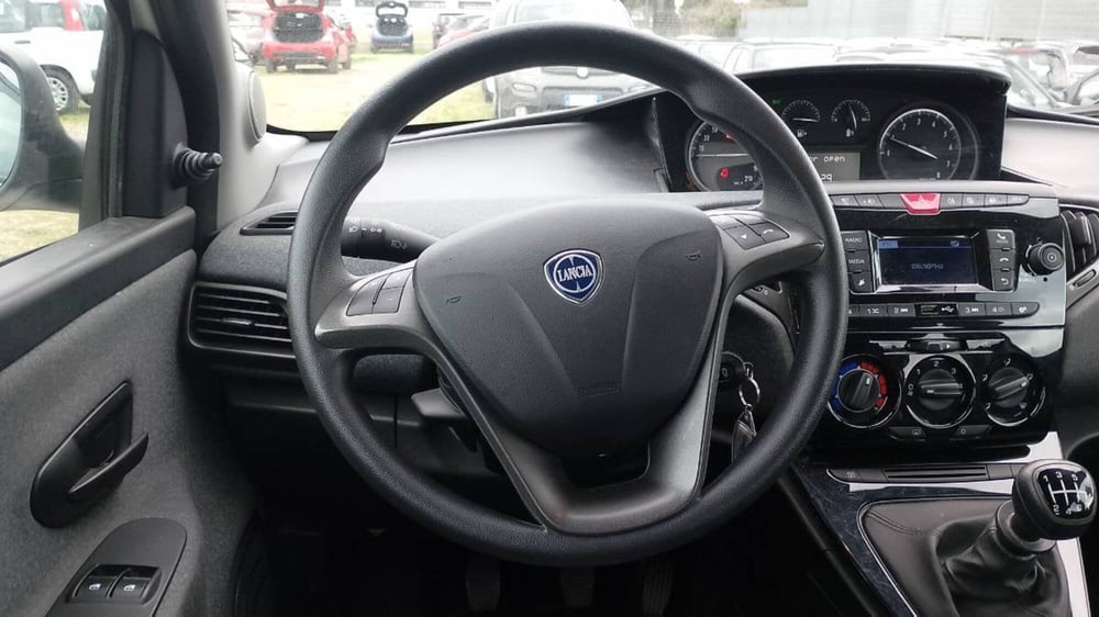 Lancia Ypsilon usata a Salerno (13)
