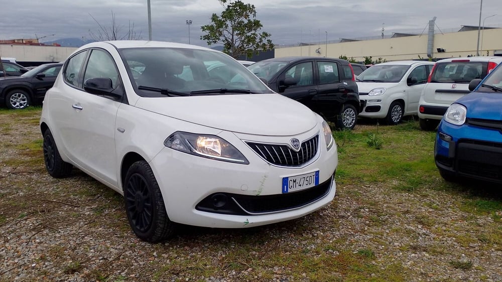 Lancia Ypsilon usata a Salerno (2)