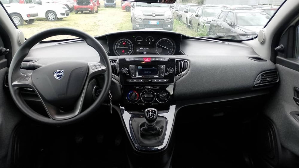 Lancia Ypsilon usata a Salerno (5)