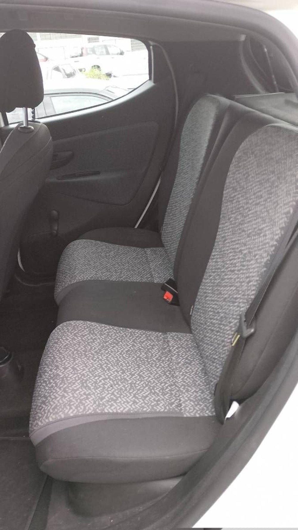 Lancia Ypsilon usata a Salerno (7)