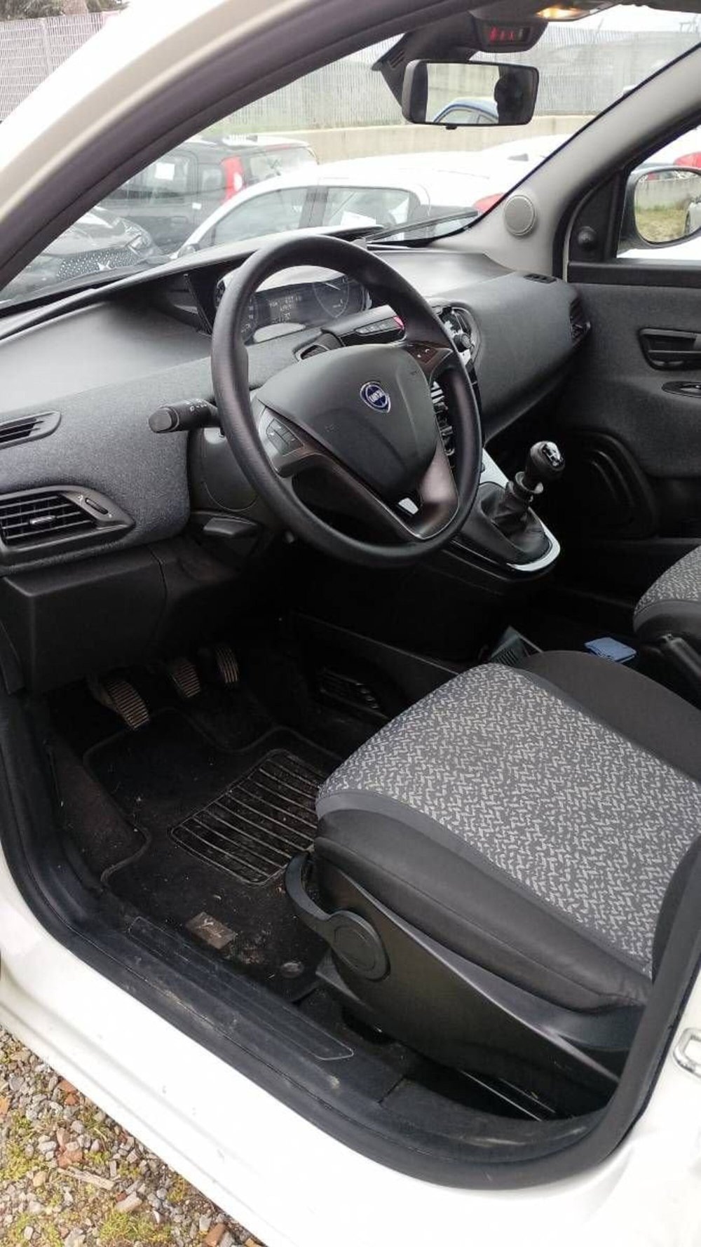 Lancia Ypsilon usata a Salerno (8)