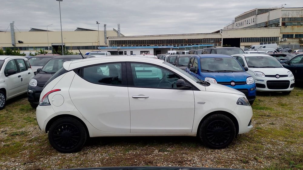 Lancia Ypsilon usata a Salerno (9)
