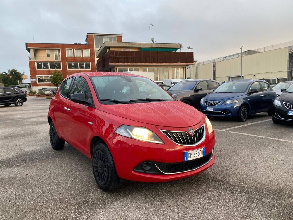 Lancia Ypsilon usata a Salerno (2)