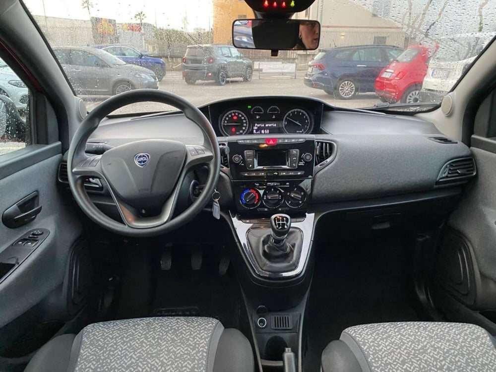 Lancia Ypsilon usata a Salerno (5)