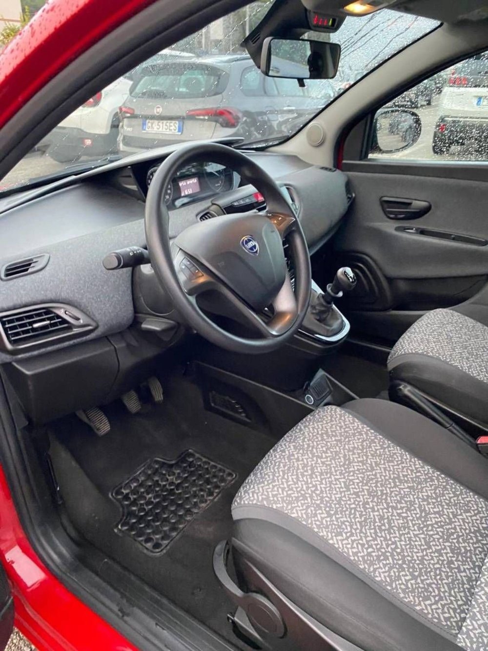 Lancia Ypsilon usata a Salerno (8)