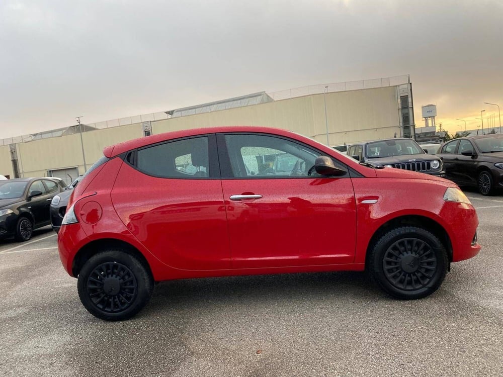 Lancia Ypsilon usata a Salerno (9)