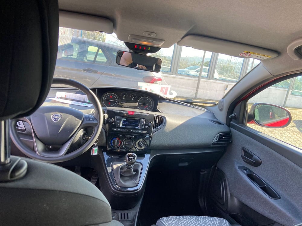 Lancia Ypsilon usata a Avellino (5)