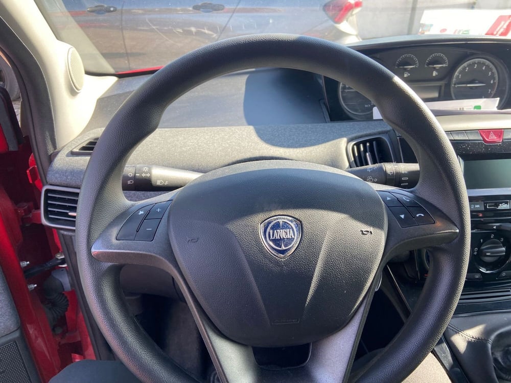 Lancia Ypsilon usata a Avellino (6)