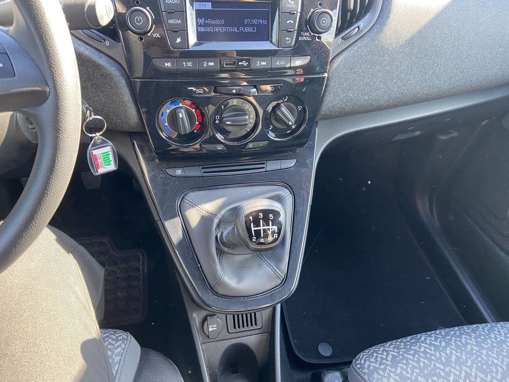Lancia Ypsilon usata a Avellino (8)