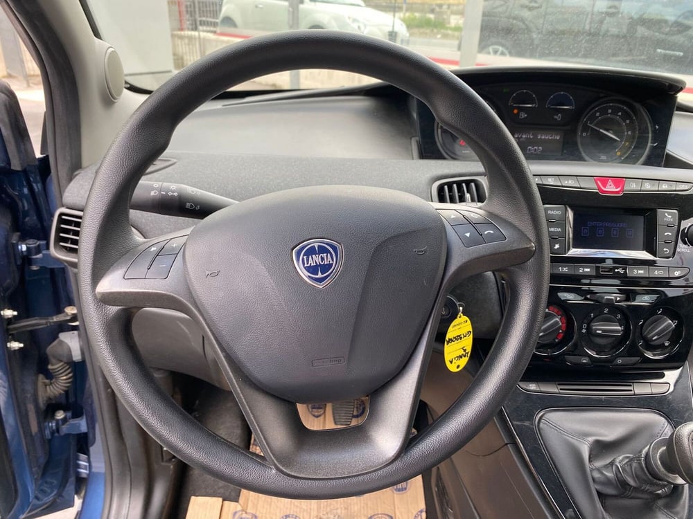 Lancia Ypsilon usata a Avellino (16)