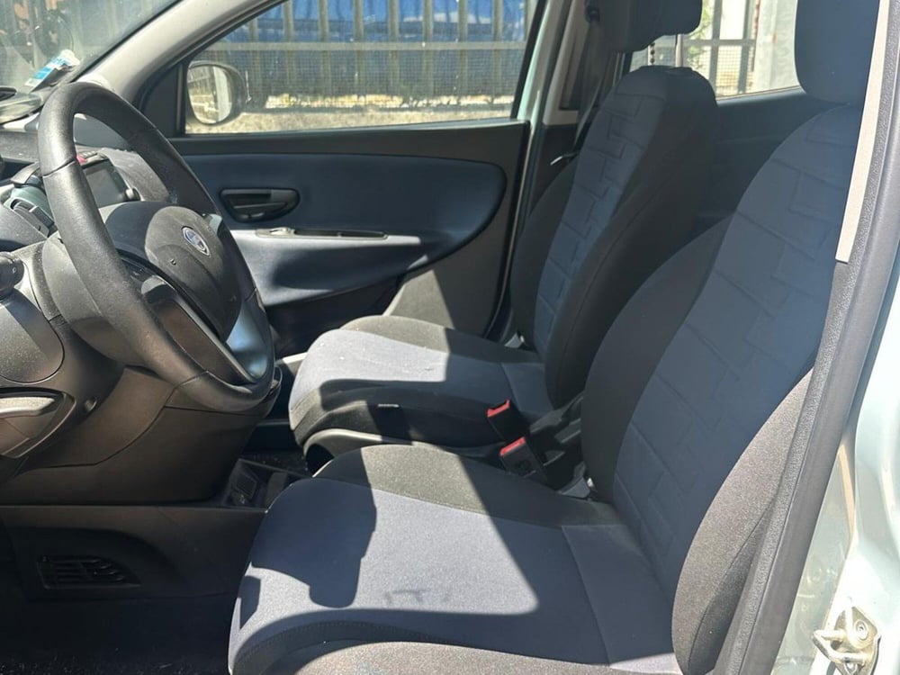Lancia Ypsilon usata a Salerno (5)