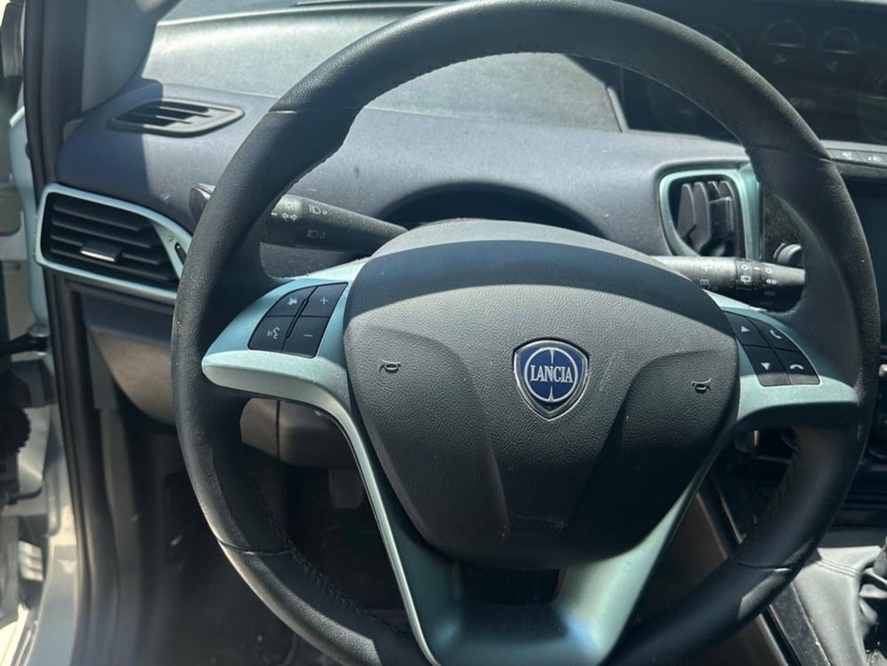 Lancia Ypsilon usata a Salerno (6)