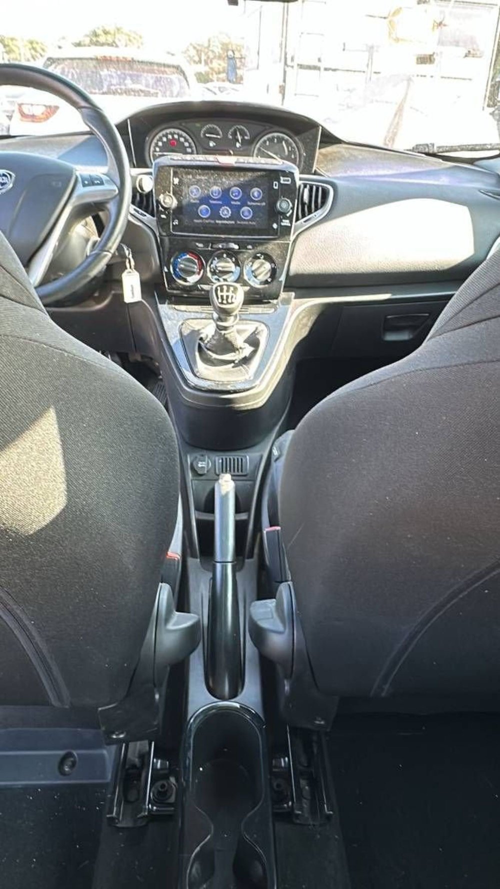 Lancia Ypsilon usata a Salerno (13)
