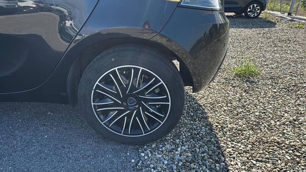 Lancia Ypsilon usata a Salerno (16)