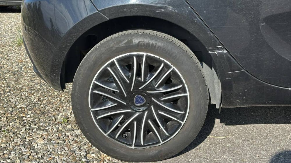 Lancia Ypsilon usata a Salerno (17)