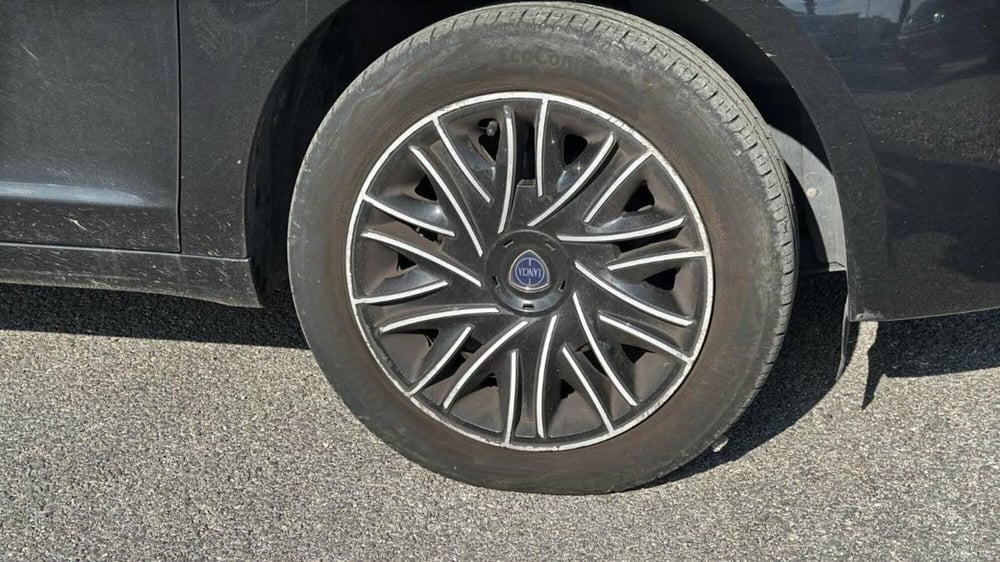 Lancia Ypsilon usata a Salerno (19)