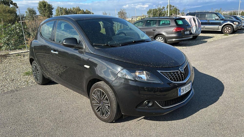Lancia Ypsilon usata a Salerno (2)