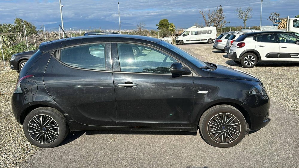 Lancia Ypsilon usata a Salerno (9)