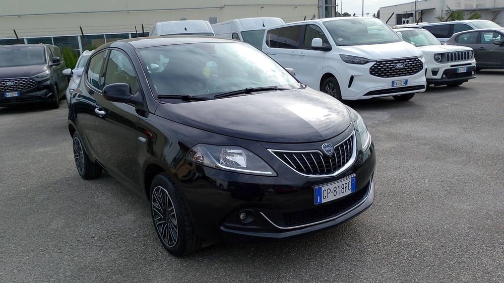 Lancia Ypsilon usata a Salerno (2)