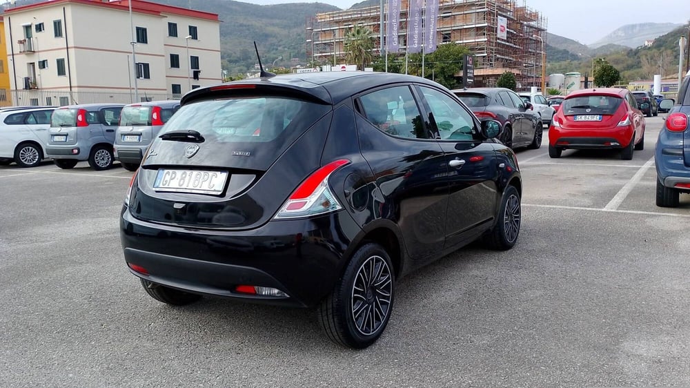 Lancia Ypsilon usata a Salerno (3)