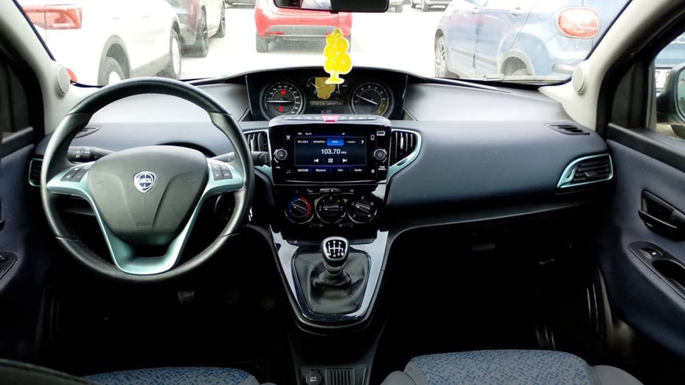 Lancia Ypsilon usata a Salerno (5)