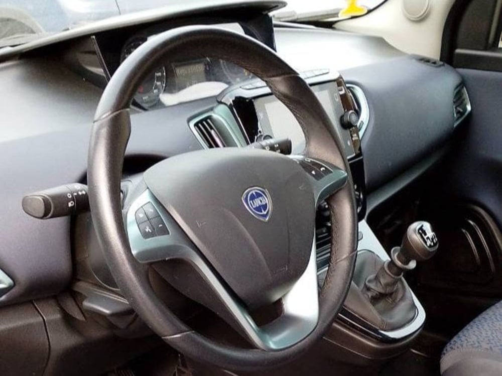 Lancia Ypsilon usata a Salerno (8)
