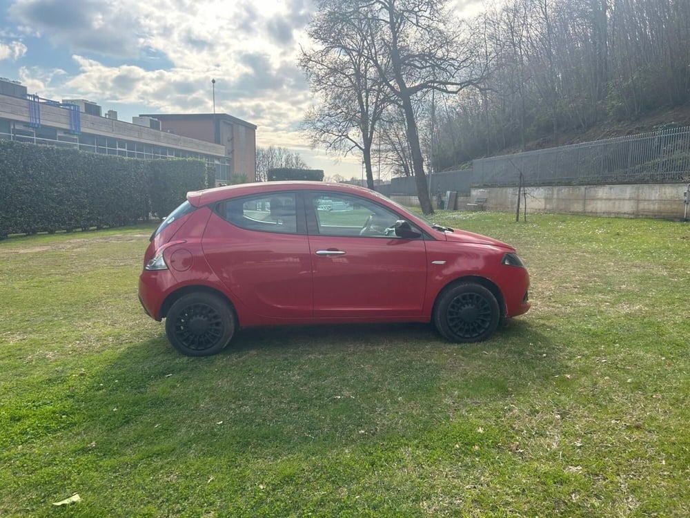 Lancia Ypsilon usata a Salerno (11)