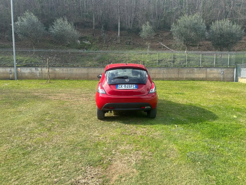 Lancia Ypsilon usata a Salerno (12)