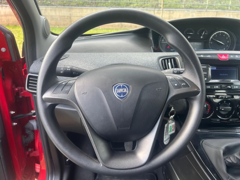 Lancia Ypsilon usata a Salerno (15)