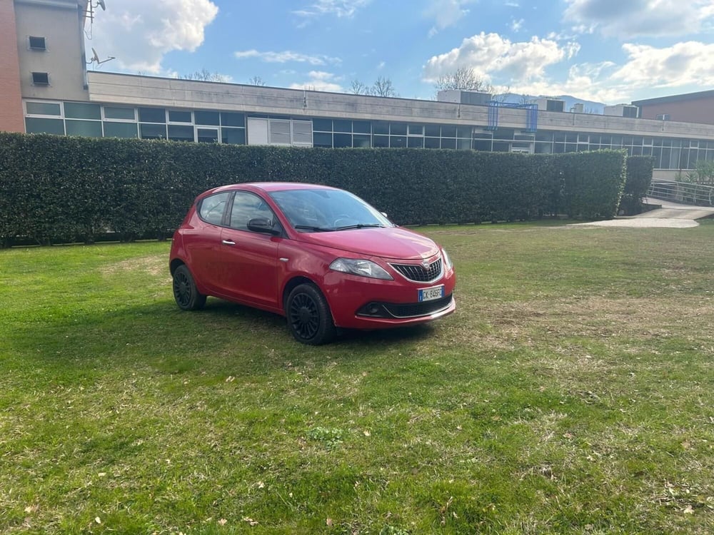 Lancia Ypsilon usata a Salerno (2)