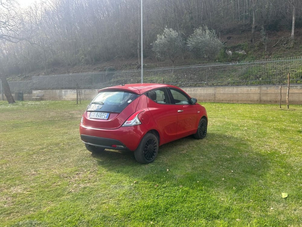 Lancia Ypsilon usata a Salerno (3)