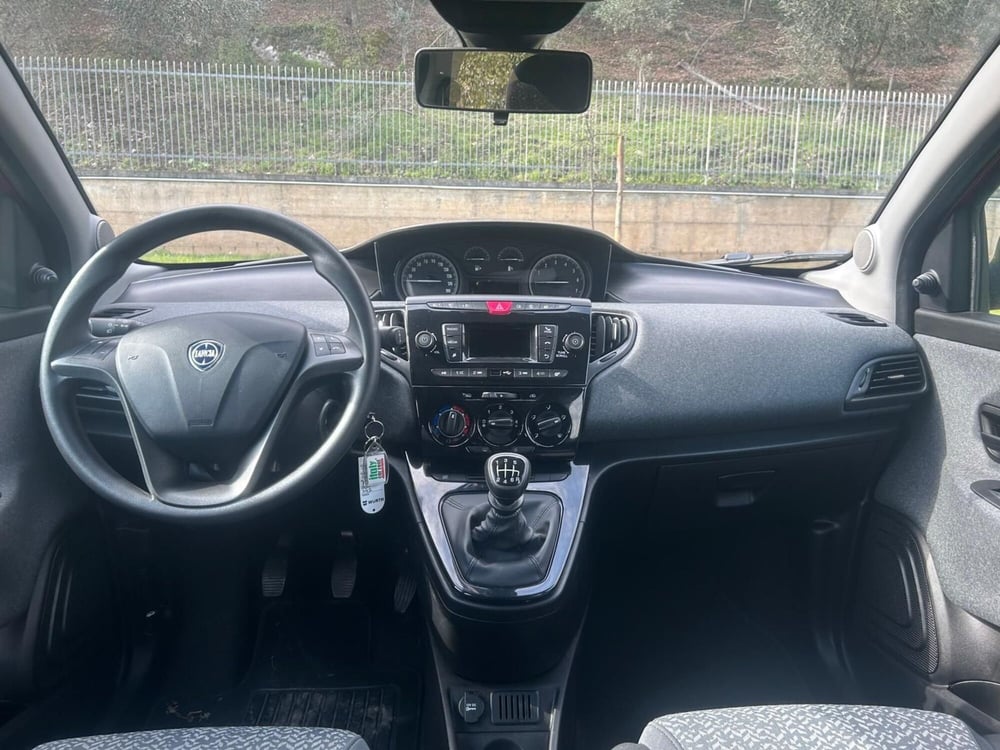 Lancia Ypsilon usata a Salerno (5)