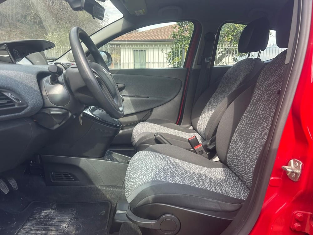 Lancia Ypsilon usata a Salerno (6)