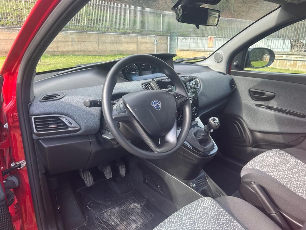 Lancia Ypsilon usata a Salerno (8)