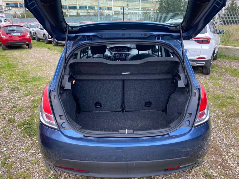 Lancia Ypsilon usata a Salerno (11)