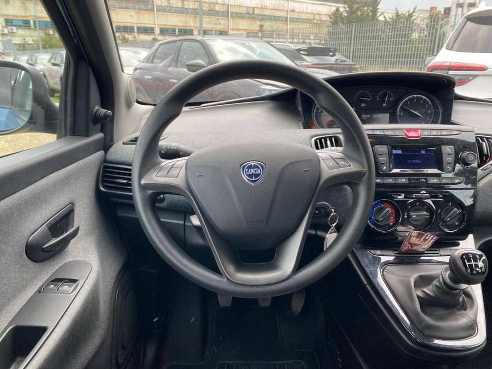 Lancia Ypsilon usata a Salerno (13)