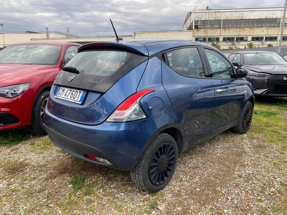 Lancia Ypsilon usata a Salerno (3)