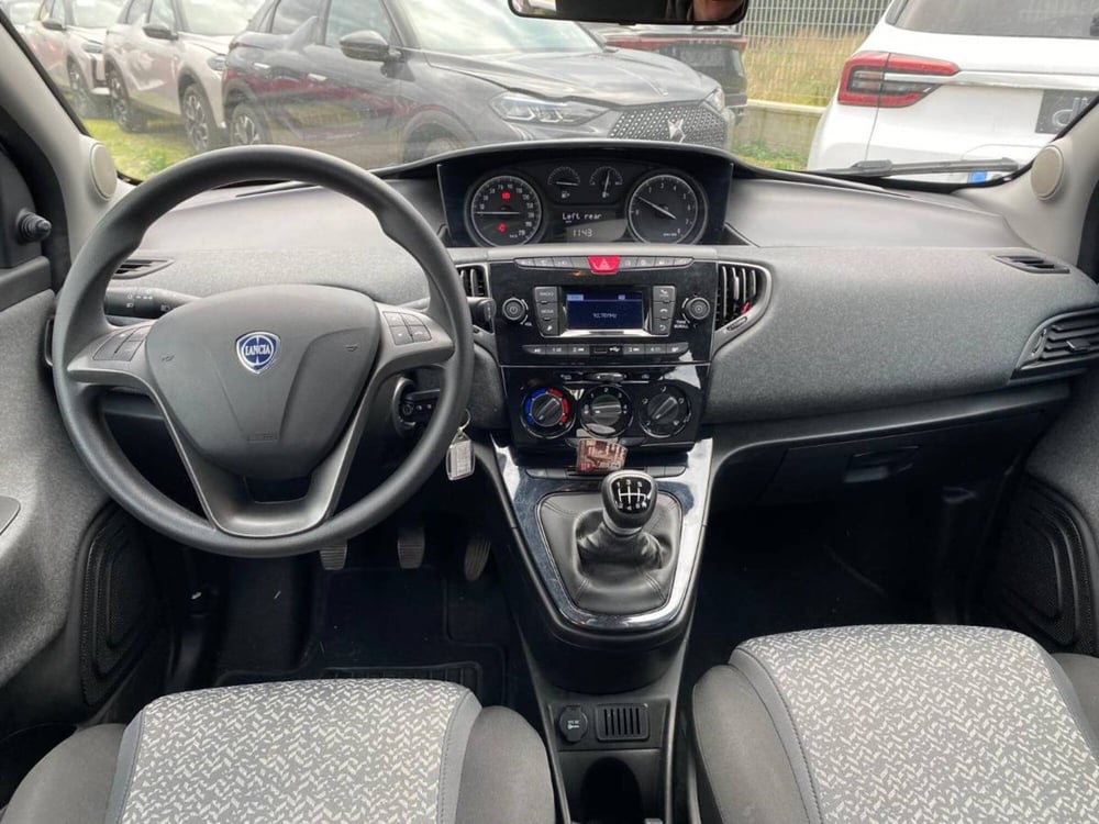 Lancia Ypsilon usata a Salerno (5)