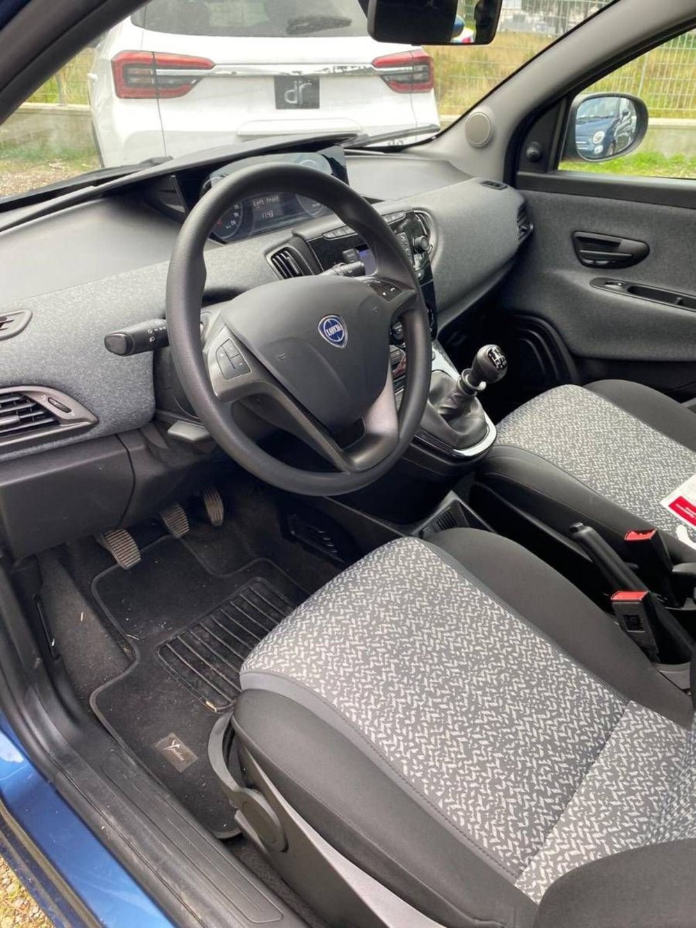 Lancia Ypsilon usata a Salerno (8)