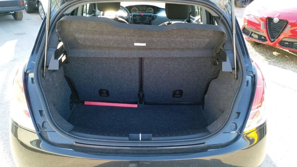 Lancia Ypsilon usata a Salerno (12)