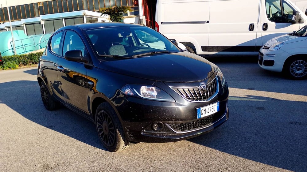 Lancia Ypsilon usata a Salerno (2)