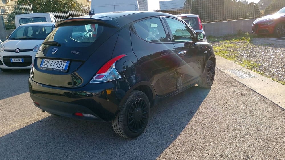 Lancia Ypsilon usata a Salerno (3)