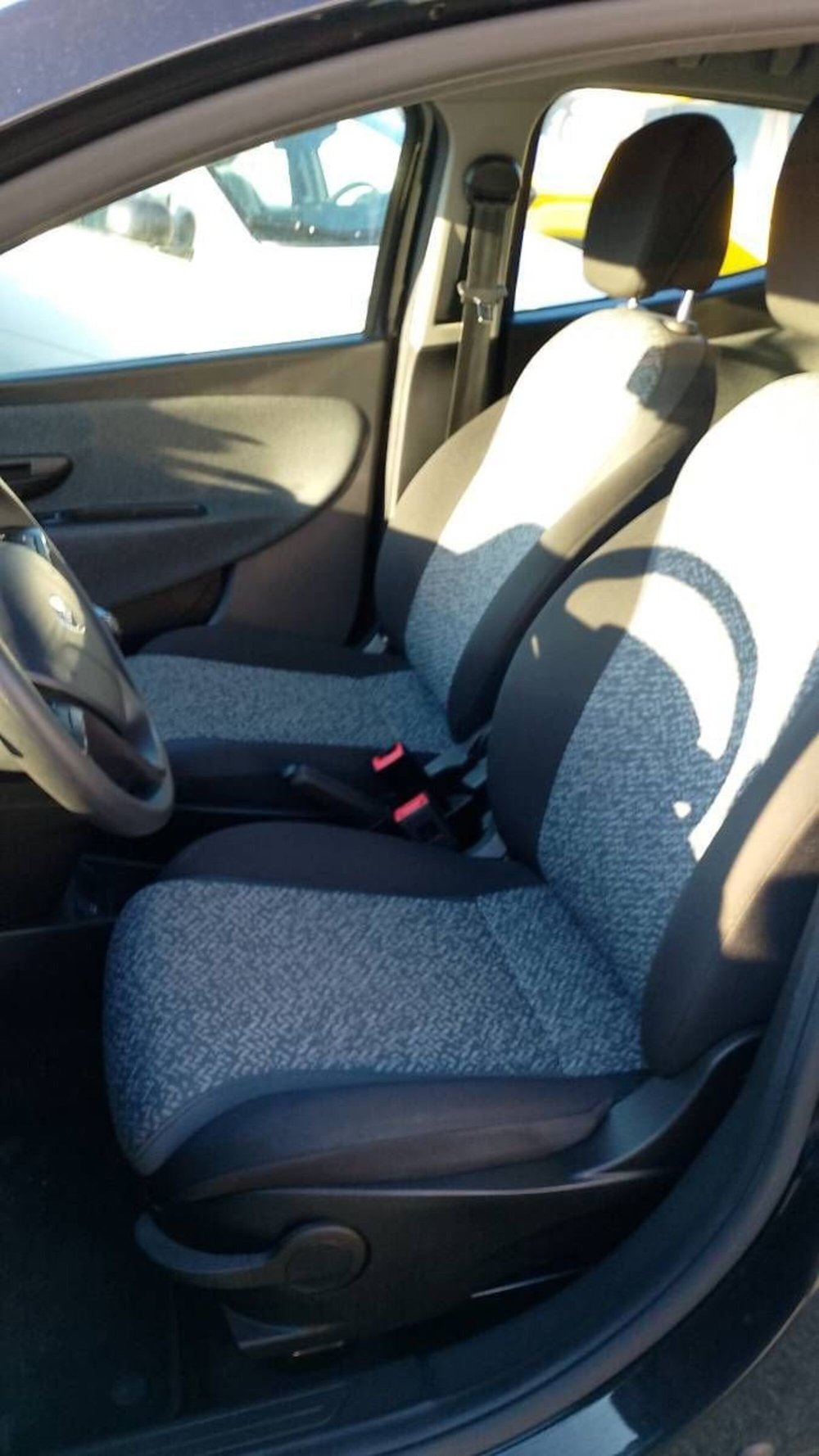 Lancia Ypsilon usata a Salerno (6)