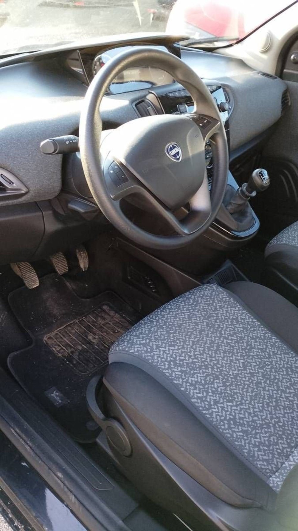 Lancia Ypsilon usata a Salerno (8)