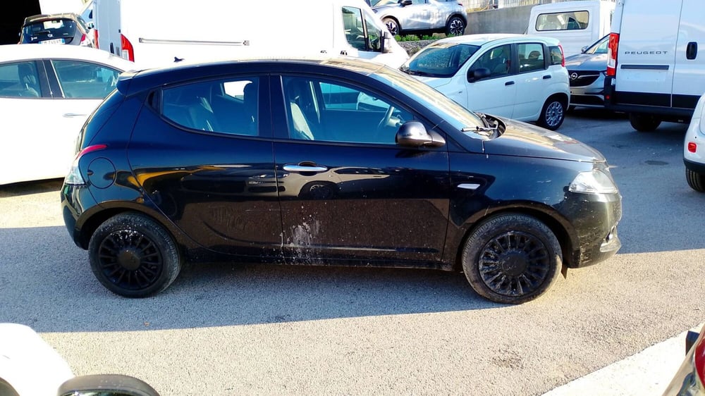 Lancia Ypsilon usata a Salerno (9)