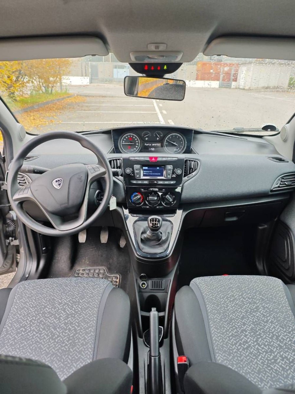 Lancia Ypsilon usata a Salerno (5)