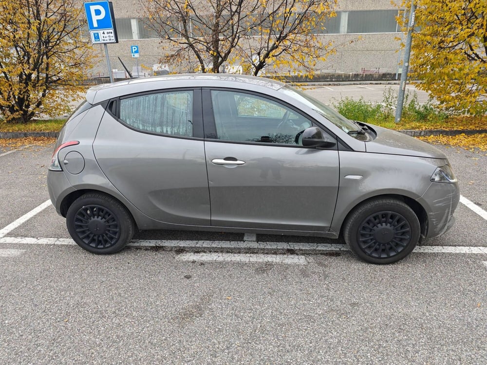 Lancia Ypsilon usata a Salerno (9)