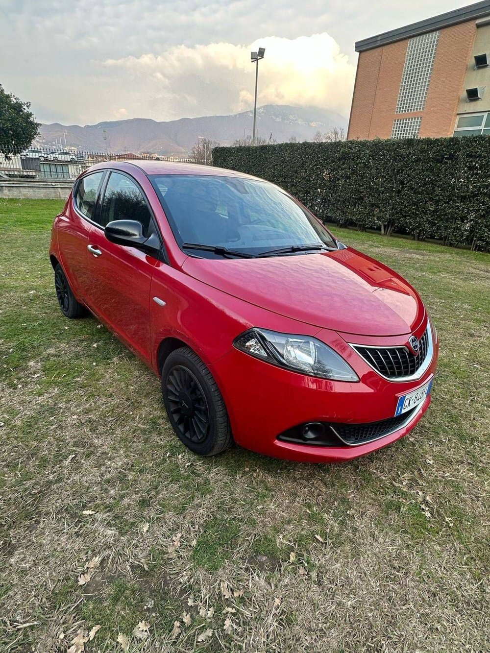 Lancia Ypsilon usata a Salerno (2)